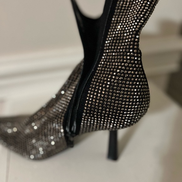 ✨ Steve Madden Rhinestone Statement Boot - Picture 3 of 9